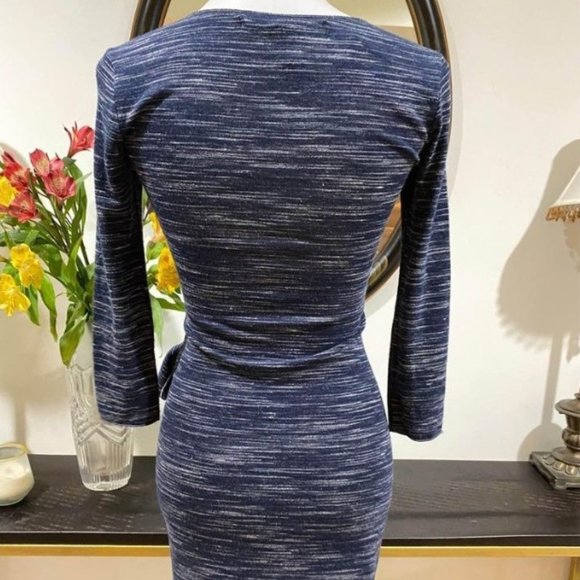 NWT! Max studio- Brand New Stretchy Dress-size XS - Picture 3 of 4